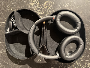 Sony WH-1000XM4 (3 foto / 4)