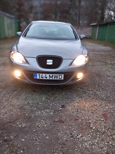 Seat Leon (3 фото из 9)