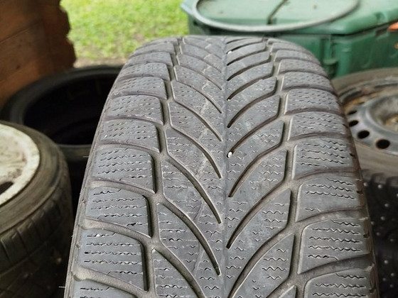 Goodyear Ultragrip 2 215/55R17