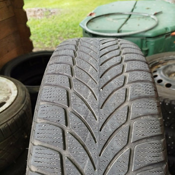 Goodyear Ultragrip 2 215/55R17