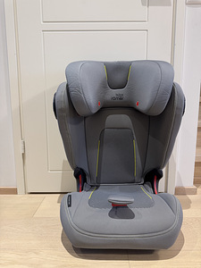 Turvatool Britax Römer Kidfix III M (15-36 kg) (6 foto / 7)