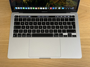 Apple Macbook Pro 13 M2 8/256GB Silver SWE в отличном состоя (2 фото из 8)
