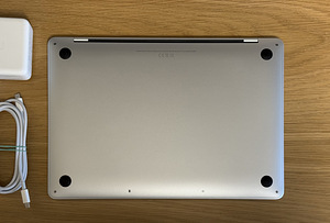 Apple Macbook Pro 13 M2 8/256GB Silver SWE в отличном состоя (5 фото из 8)