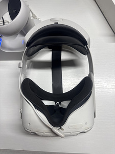 VR очки Meta Oculus Quest 2 256 ГБ + аксессуары (8 фото из 10)