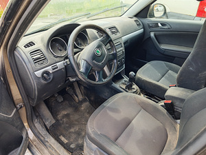 Skoda Yeti 1.4 92kW varuosadeks (6 foto / 6)