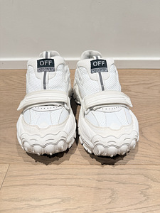 Кроссовки OFF-White! (2 фото из 4)