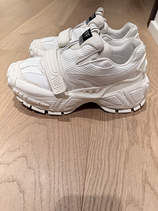 Кроссовки OFF-White! (3 фото из 4)