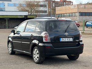 TOYOTA COROLLA VERSO (4 foto / 6)