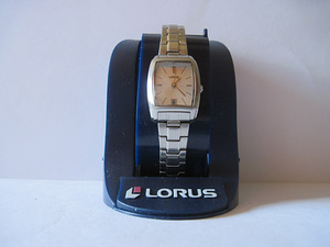 Часы женские Lorus (1 фото из 5)