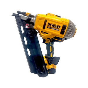 Аккумуляторный гвоздезабивной пистолет Dewalt DCN692 P03 (3 фото из 3)