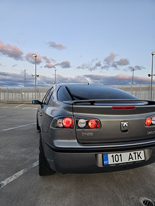 Renault Laguna (4 foto / 12)
