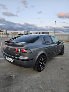 Renault Laguna (6 foto / 12)