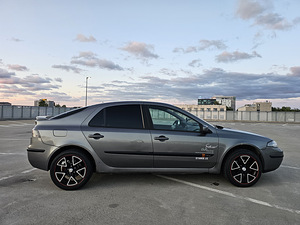 Renault Laguna (7 foto / 12)