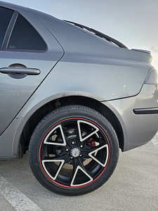 Renault Laguna (9 foto / 12)