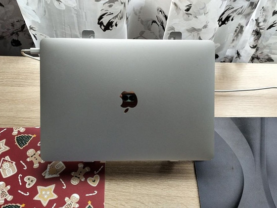 MacBook Air 13" (A1932) 2019, 8/250Гб/i5 + Зарядка