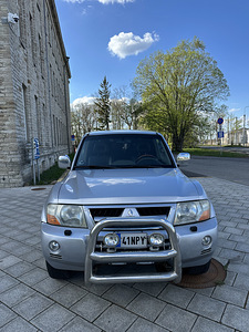 Mistubishi Pajero (3 фото из 15)