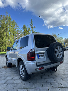 Mistubishi Pajero (4 фото из 15)