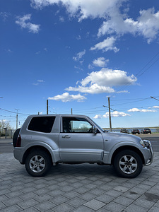 Mistubishi Pajero (15 фото из 15)
