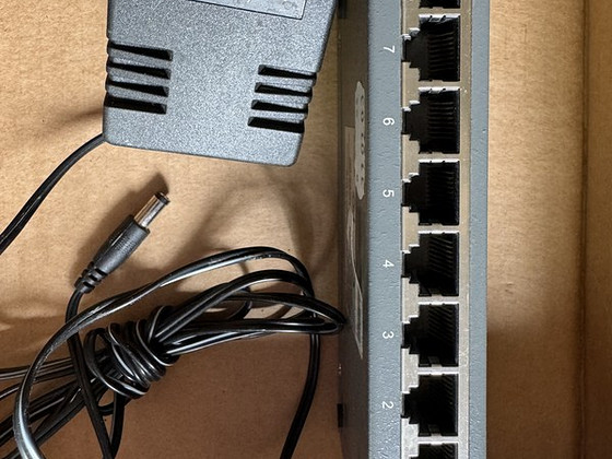 8-port 10/100 Mbps Switch
