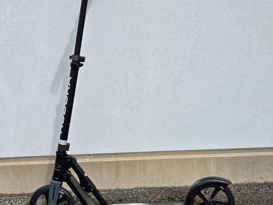 Черный самокат Hudora Big Wheel 205