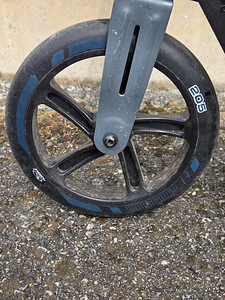 Черный самокат Hudora Big Wheel 205 (4 фото из 5)
