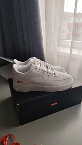 Nike AF1 x Supreme (2 фото из 5)