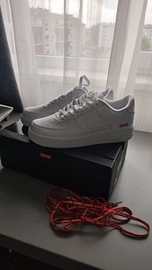 Nike AF1 x Supreme (3 фото из 5)