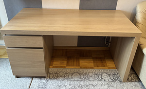 IKEA MALM стол (1 фото из 5)