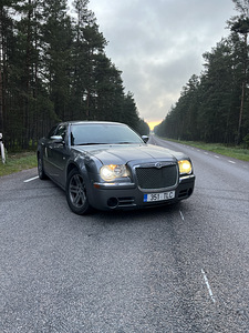 CHRYSLER 300C (1 foto / 7)