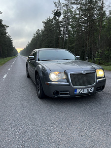 CHRYSLER 300C (2 foto / 7)