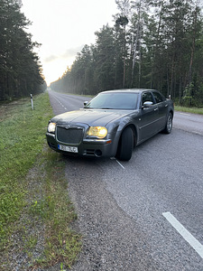 CHRYSLER 300C (4 foto / 7)
