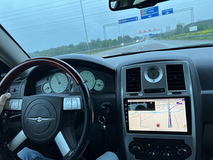 CHRYSLER 300C (7 foto / 7)