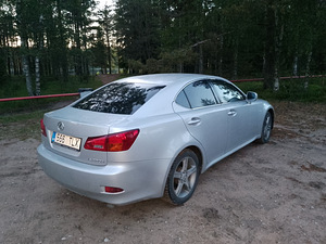 Lexus IS 220D (7 фото из 13)