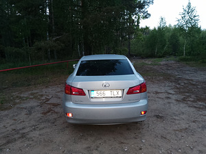 Lexus IS 220D (6 фото из 13)
