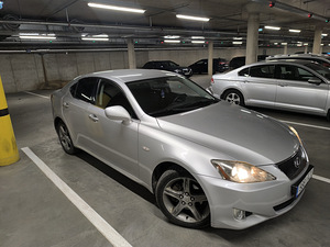 Lexus IS 220D (9 фото из 13)