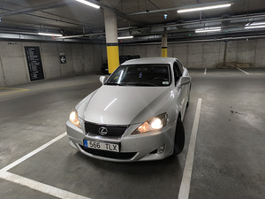 Lexus IS 220D (4 фото из 13)
