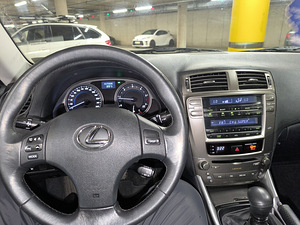 Lexus IS 220D (11 фото из 13)