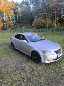 Lexus IS 220D (8 фото из 13)