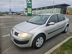 Renault Megane 2 (4 фото из 15)