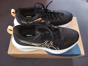 Uus Asics tossud, suurus 37 (1 foto / 6)