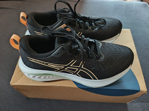 Uus Asics tossud, suurus 37 (2 foto / 6)