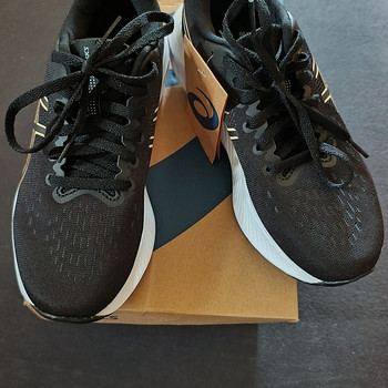 Новые кроссовки Asics, размер 37