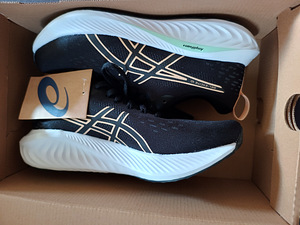 Uus Asics tossud, suurus 37 (3 foto / 6)