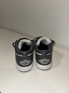Air Jordan 1 Low «Iron Grey/Summit White» tossud, suurus 45,5 (6 foto / 6)