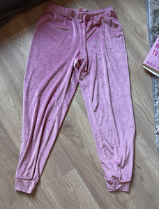 Iconic Juicy Couture Diamanté "Butt Logo" Joggers (1 foto / 4)