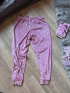 Iconic Juicy Couture Diamanté "Butt Logo" Joggers (3 foto / 4)