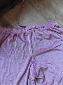 Iconic Juicy Couture Diamanté "Butt Logo" Joggers (4 foto / 4)