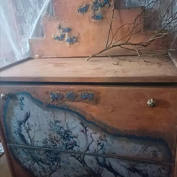 Vintage kummut antiik stiiliga