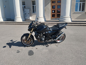 Kawasaki Z1000 (3 фото из 5)