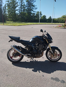 Kawasaki Z1000 (2 фото из 5)